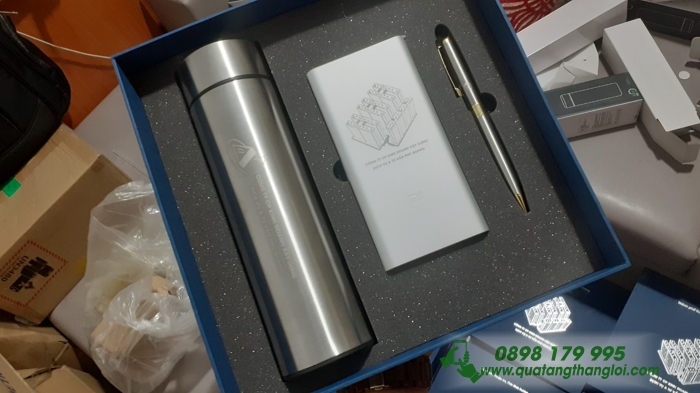 GST 24 – Bộ Quà Tặng - Giftset 4 món (Bình Giữ Nhiệt+Pin Sạc Dự Phòng+ Bút Bi) in logo