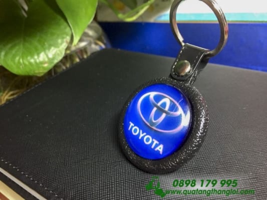 MKT 14 - moc khoa nhua cao cap in logo toyota qua tang khach hang quang cao thuong hieu doanh nghiep