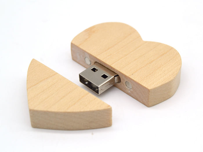 UGT 09 - USB Vỏ gỗ Trái Tim in logo