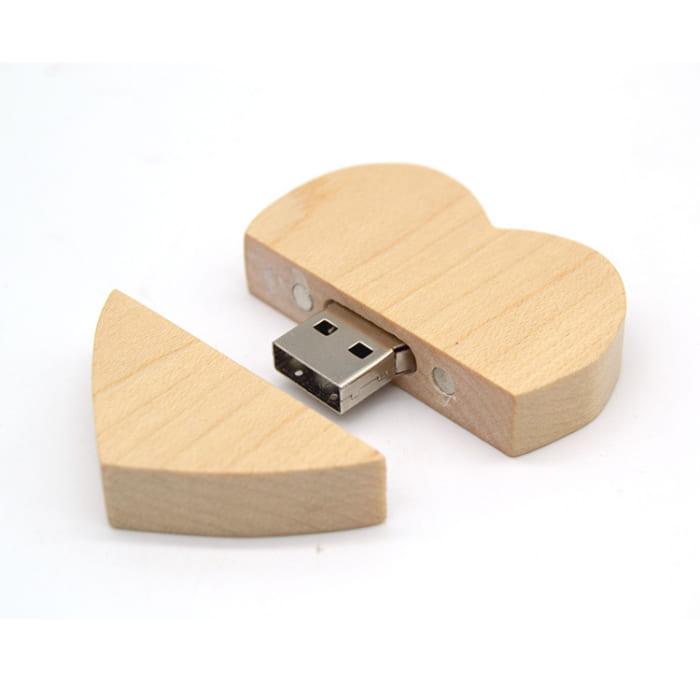 UGT 09 - USB Vỏ gỗ Trái Tim in logo