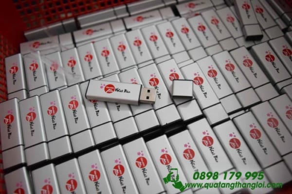 UKT 12 - USB Kim loai in khac logo qua tang khach hang