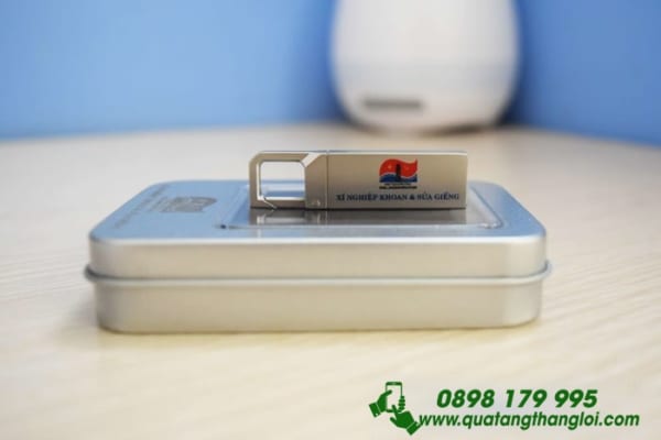 UKT 27 - USB kim loai moc khoa in logo doang nghiep