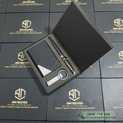 GIFTSET Bo Qua tang (USB kim loai+But kim loai+Hop Dung Namecard) khac logo doanh nghiep