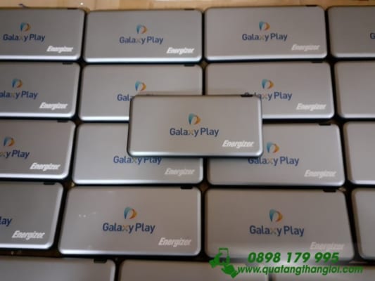 Pin Energizer in logo thuong hieu GALAXY PLAY lam qua tang su kien