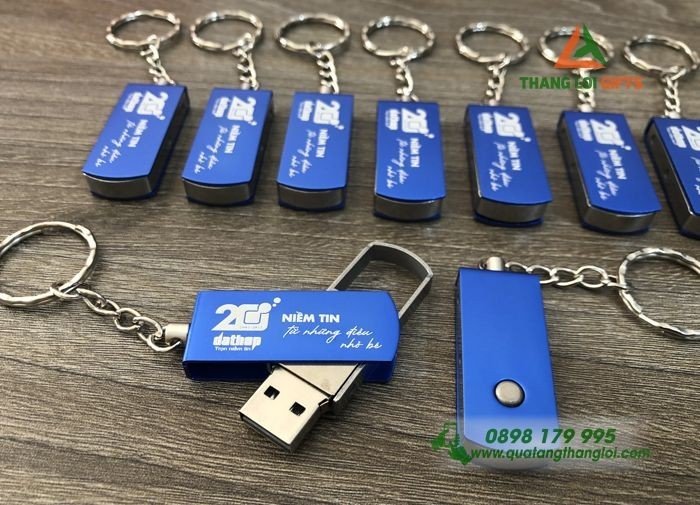 USB Xoay Móc Khóa Màu Xanh 32G Khắc Logo Quảng cáo (3)