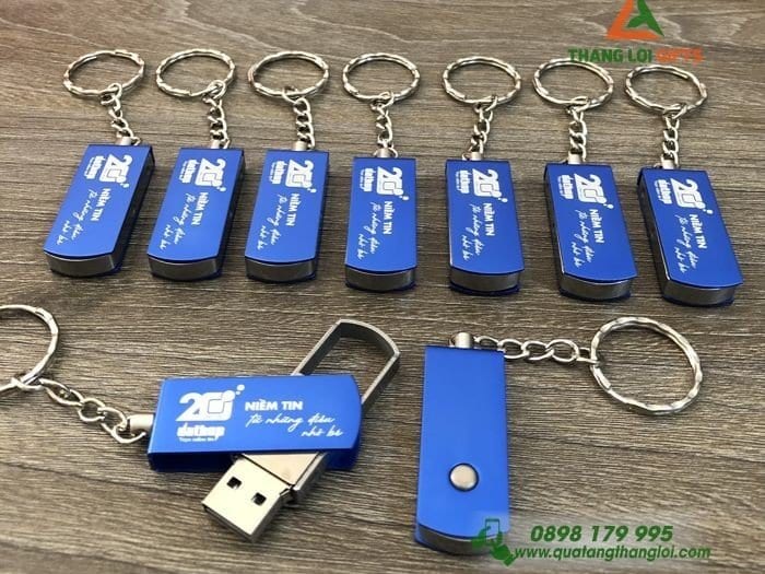 USB Xoay Móc Khóa Màu Xanh 32G Khắc Logo Quảng cáo (4)