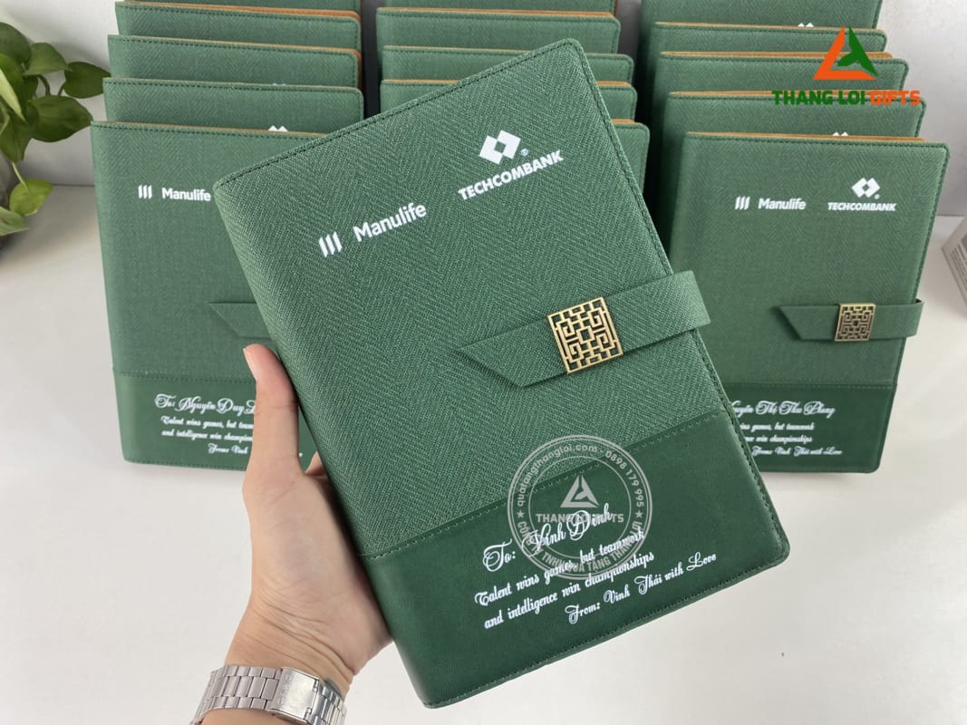 Sổ tay bìa còng Màu xanh lá cây - In logo DN Manulife & Techcombank