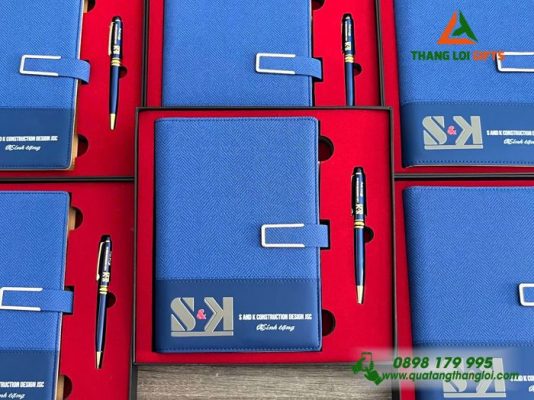 Bo Qua Tang (So Tay & But Ky) Mau Xanh - In Khac Logo Doanh Nghiep S&K