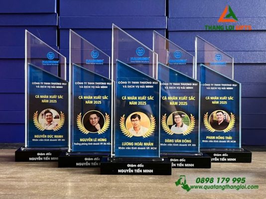 Cúp Pha Lê - In Logo Doanh Nghiệp Hải Minh Làm Quà Vinh Danh Nhân Viên