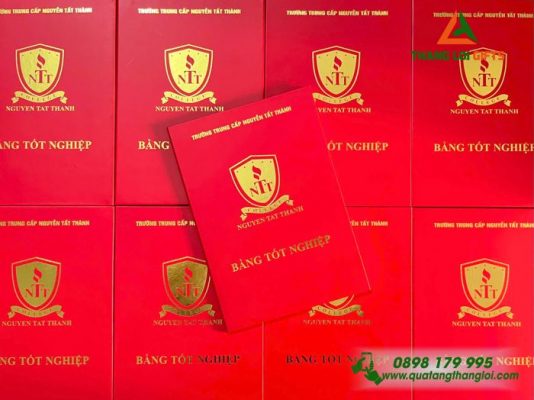 Bia Dung Giay Tot Nghiep Mau Do - Ep Kim Logo Truong Trung Cap Nguyen Tat Thanh