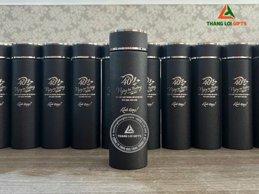 Binh Giu Nhiet Son Nham Mau Den 500ml - Khac logo 40 Nam Ngay Ra Truong Cap III Tan Tru