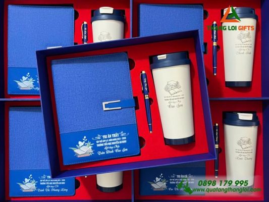 Bo Qua Tang (So+ Ly 530ml+ But) Mau Xanh - In Khac Noi Dung Tri An Thay Co Truong Tieu Hoc Nguyen An Ninh