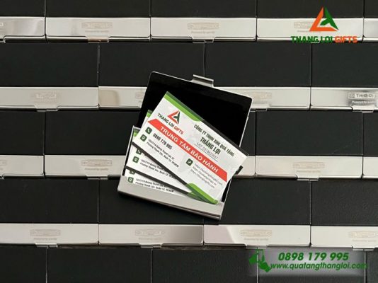 Hop Dung Namecard Vuong Mau Den - Khac Logo Doanh Nghiep THIBIDI
