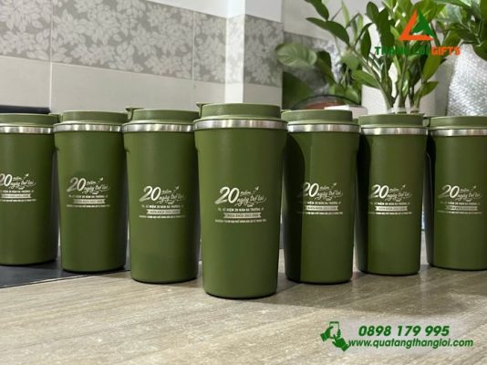 Ly Giu Nhiet 510ml Mau Xanh Reu - Khac Logo Ky Niem 20 Nam Truong THPT Dan Lap Le Thanh Tong