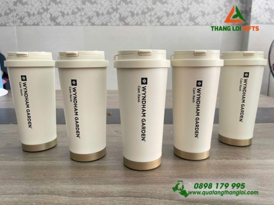 Ly giu nhiet 530ml mau kem khac ten Doanh nghiep WYNDHAM GARDEN